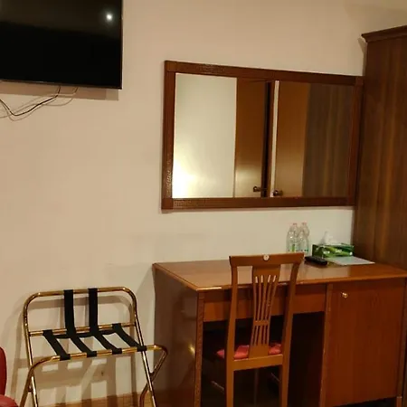 Pensión House Fenicia 4*