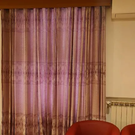 Pensión House Fenicia 4*