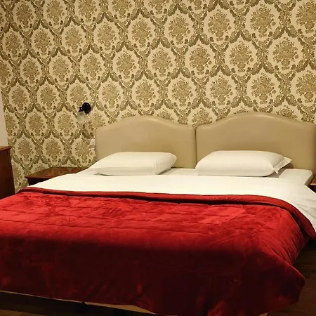 Pensión House Fenicia 4*