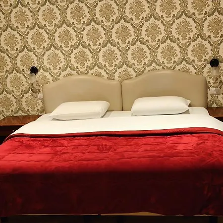 Pensión House Fenicia 4*